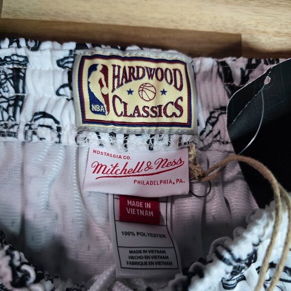 Mitchell & Ness Doodle Shorts Sz XL Los Angeles Lakers Graffiti - Picture 3 of 5